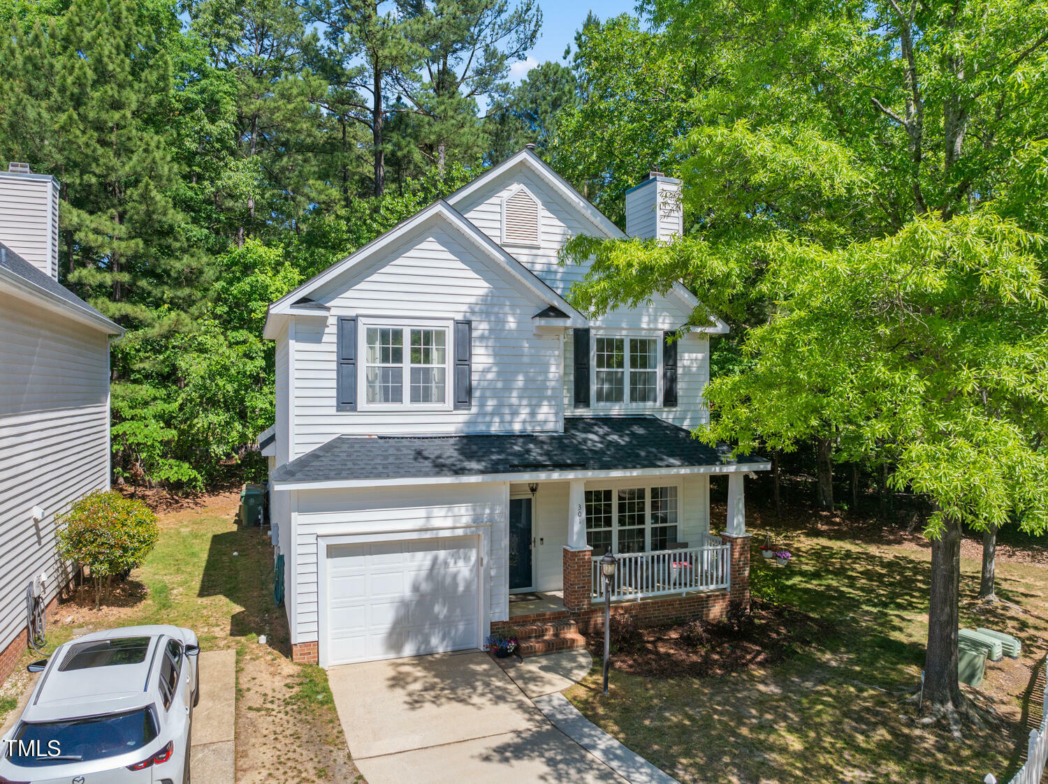 Property Photo:  301 Bridgepath Drive  NC 27513 