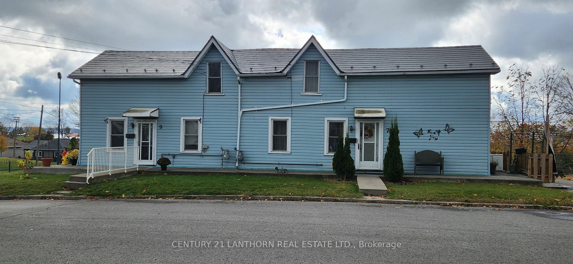 Property Photo:  7-9 John St  ON K8V 1J5 