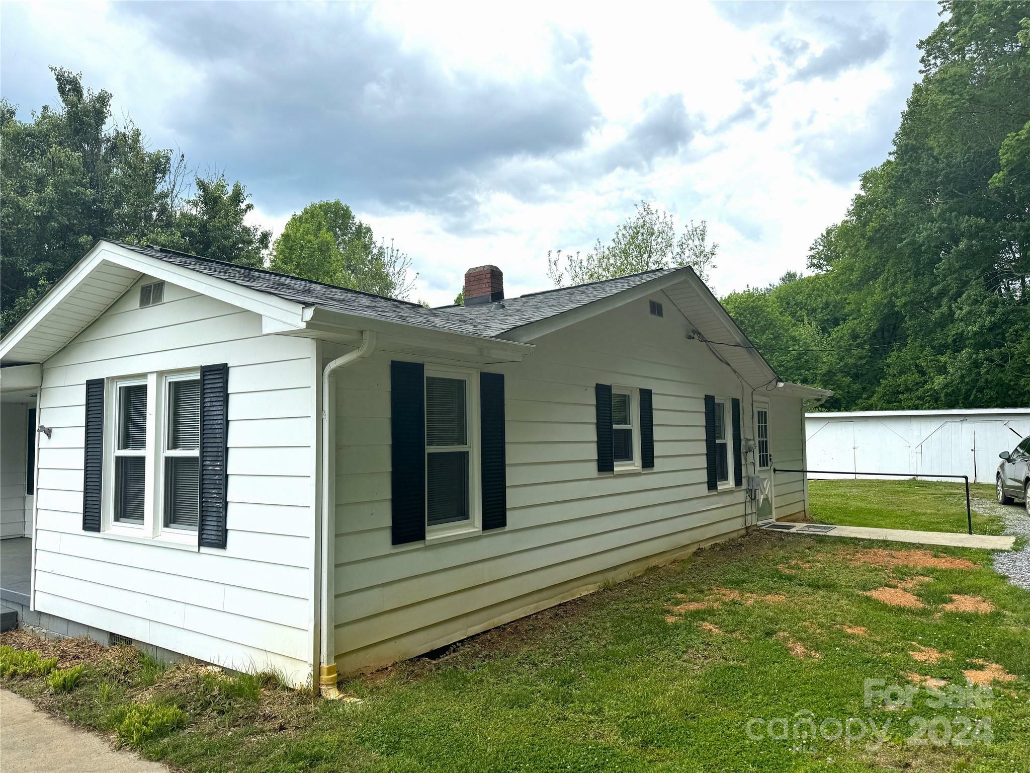 Property Photo:  587 White Plains Road  NC 28669 