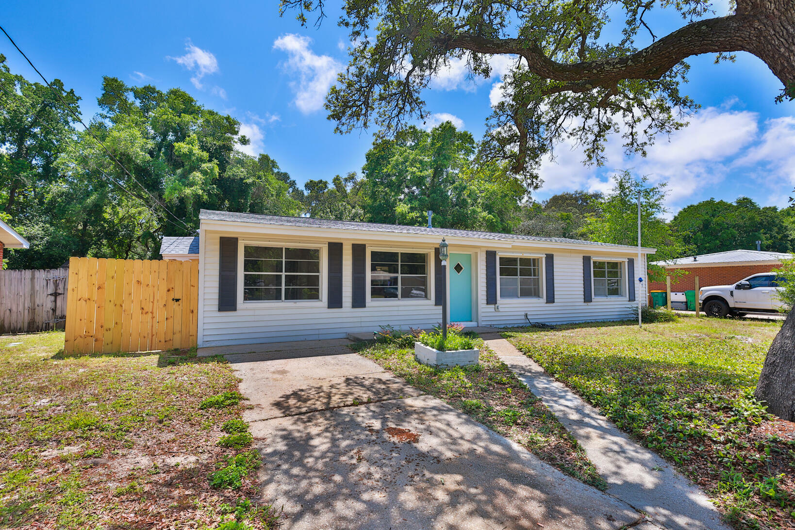 Property Photo:  423 Webster Street  FL 32547 