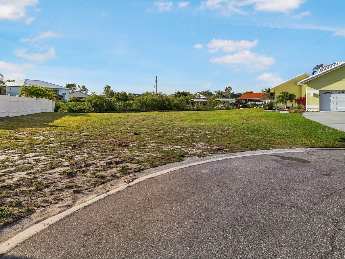 Property Photo:  6646 Dolphin Cove Drive  FL 33572 