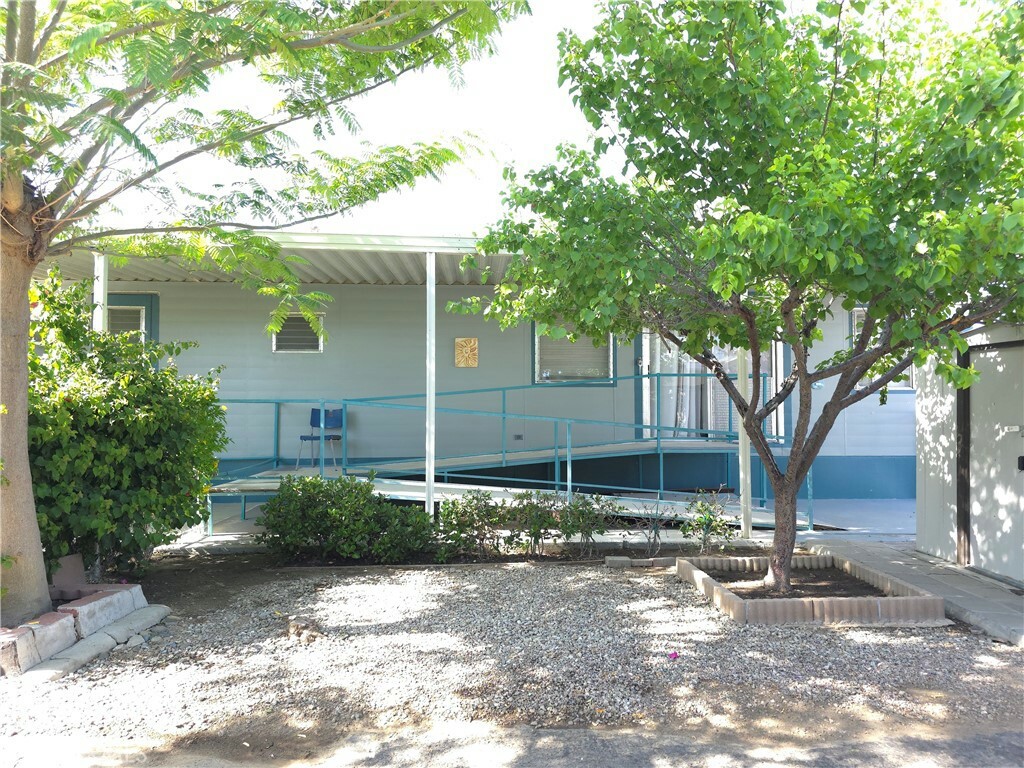 Property Photo:  510 Roberts Lane 40  CA 93308 