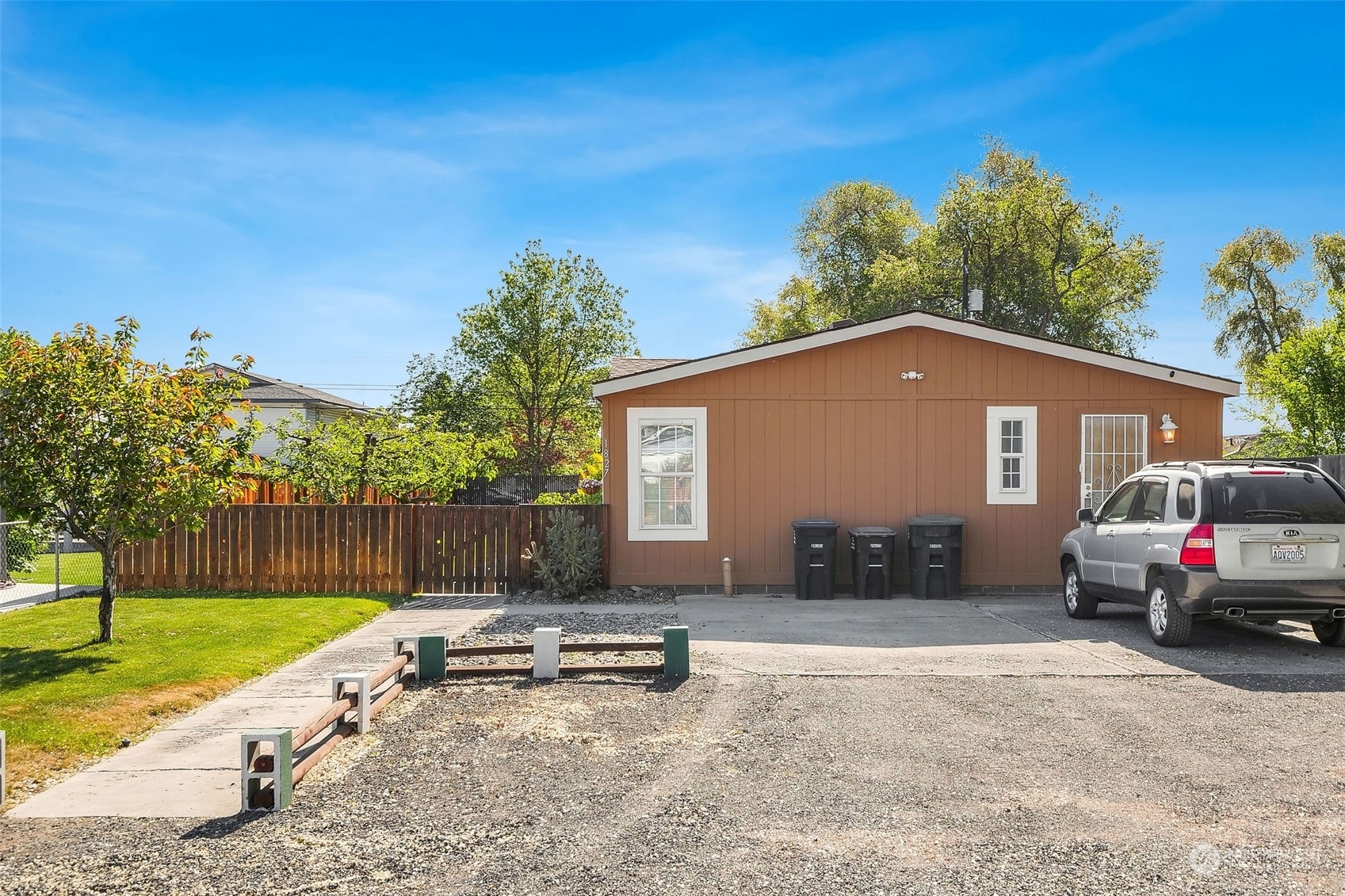 Property Photo:  1827 W Bemis Street  WA 98837 