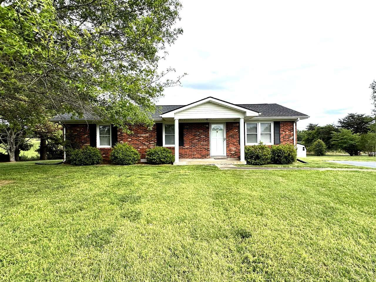 Property Photo: 100 E Old State Road KY 42164