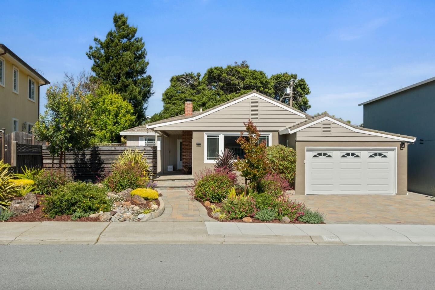Property Photo: 1604 Quesada Way CA 94010
