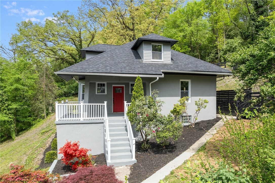 Property Photo:  4 Rosslyn Rd  PA 15106 