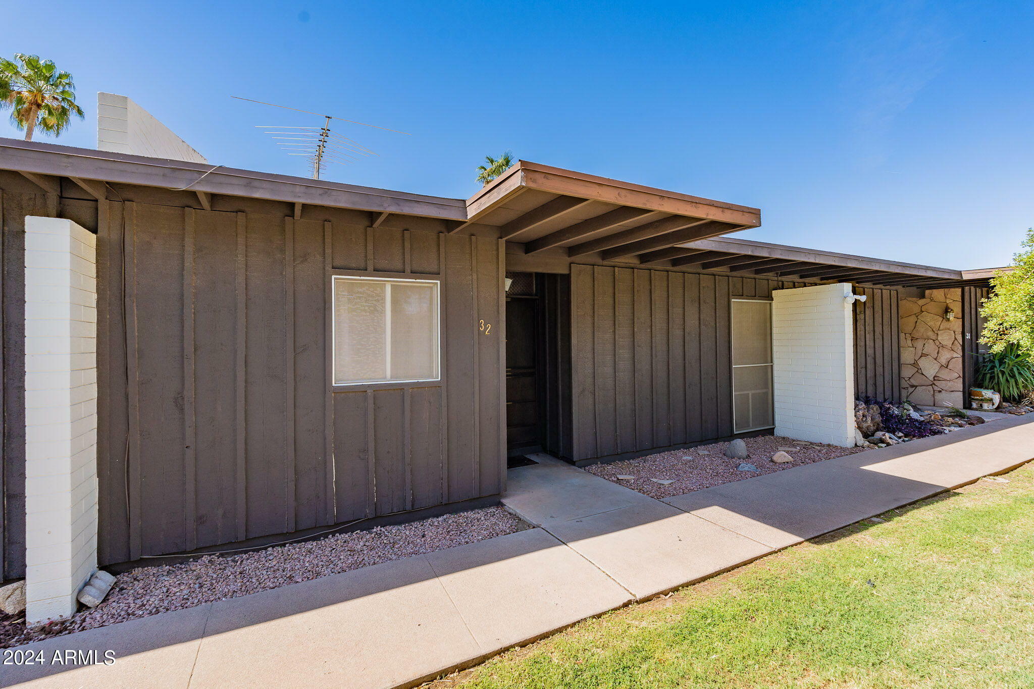 Property Photo:  1450 E Bethany Home Road 32  AZ 85014 