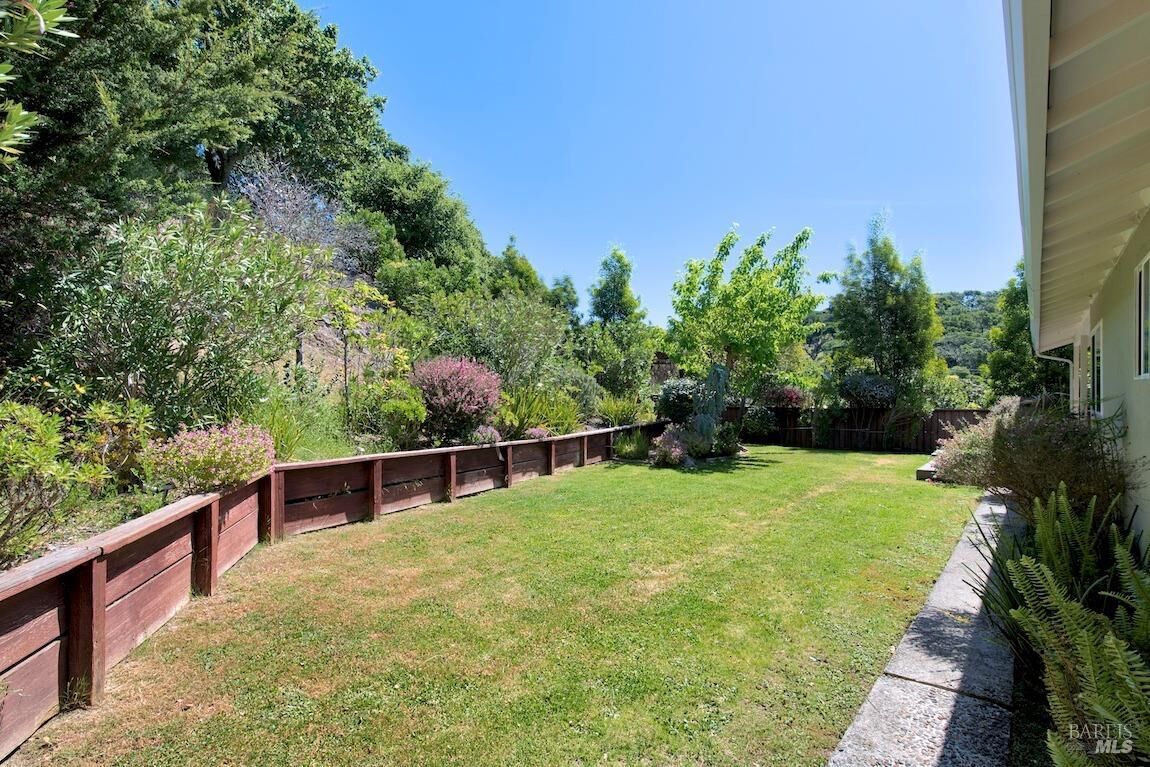 Property Photo: 12 Alderwood Way CA 94901