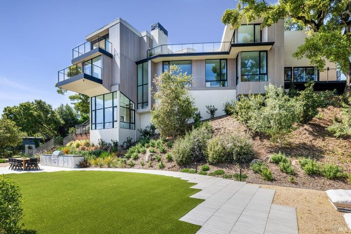 Property Photo:  431 E Strawberry Drive  CA 94941 