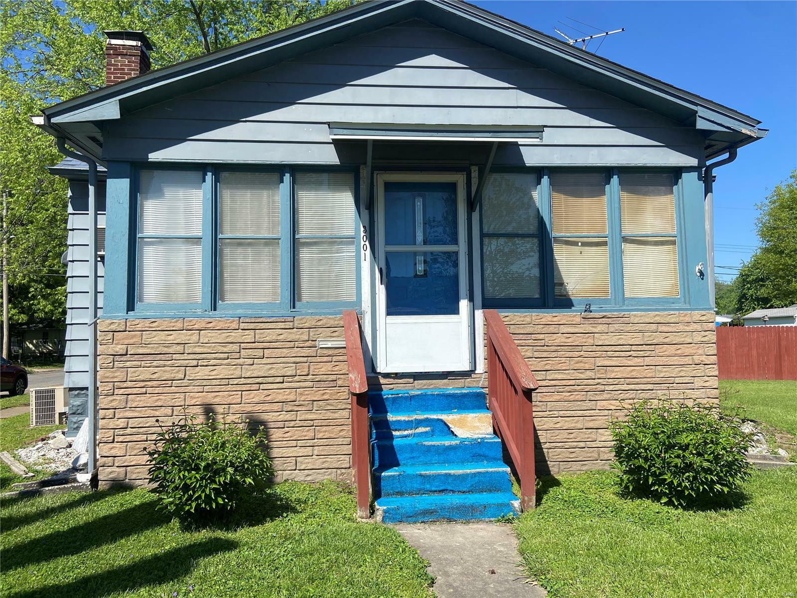 Property Photo:  3001 Warren Avenue  IL 62040 