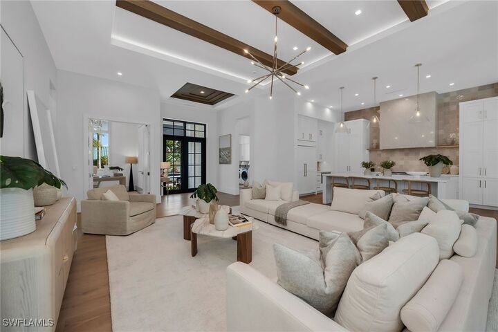 Property Photo: 635 Parkview Lane FL 34103
