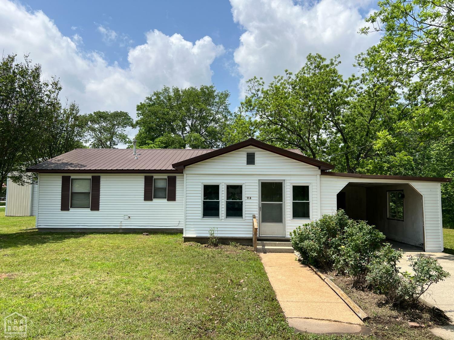 Property Photo:  113 SW 3rd Street  AR 72445 