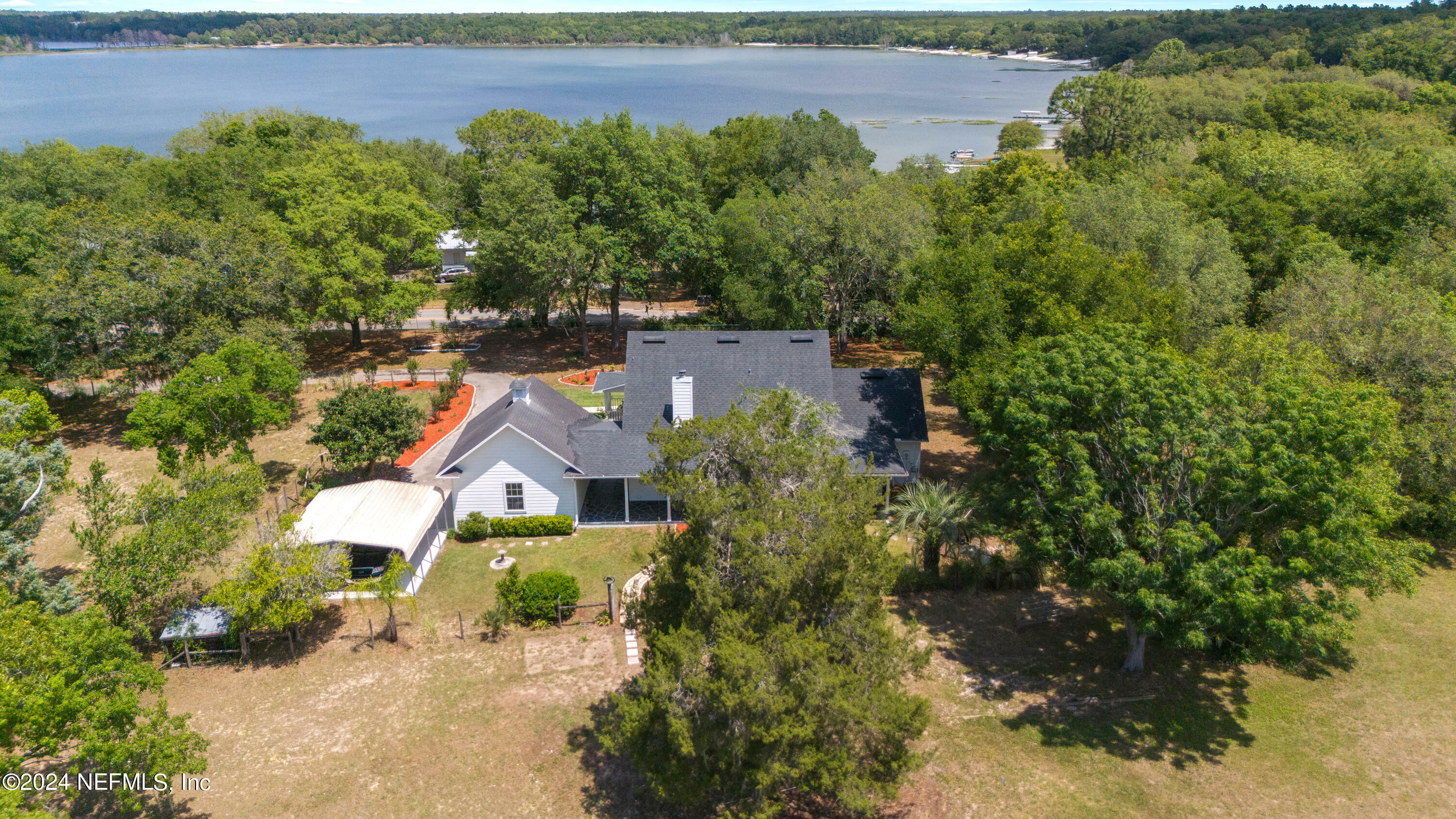 Property Photo:  6903 Crystal Lake Road  FL 32656 