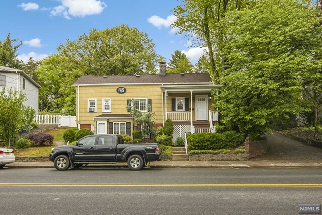 Property Photo:  883 West Chestnut Street  NJ 07083 