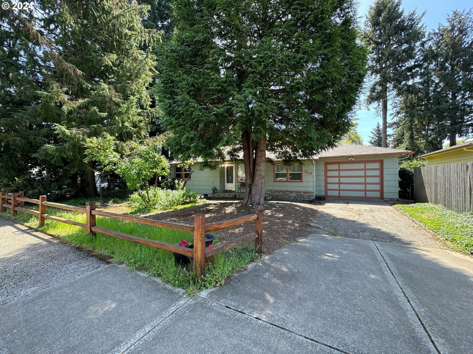 Property Photo: 213 NW 68th St WA 98665