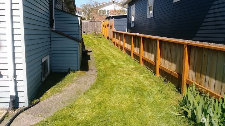 Property Photo:  1114 S Bennett Street  WA 98108 