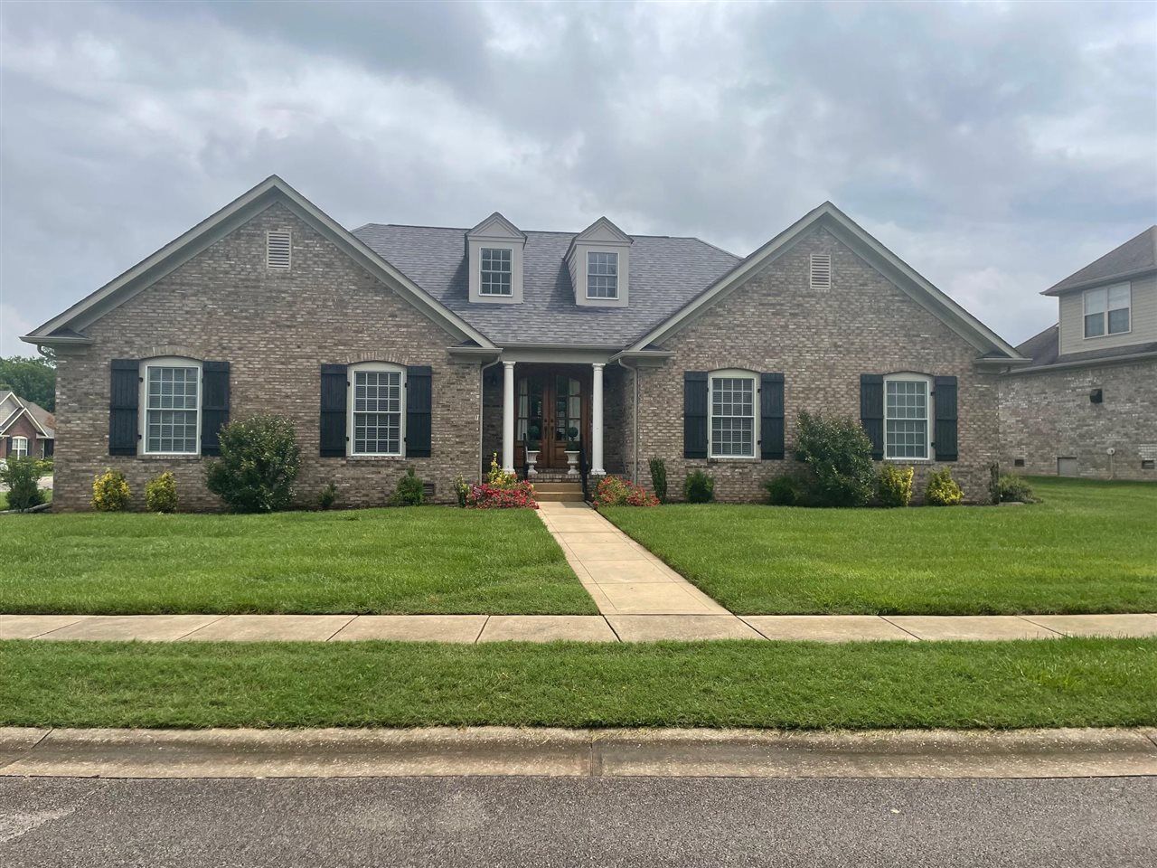 Property Photo: 1727 Glen Echo Court KY 42104