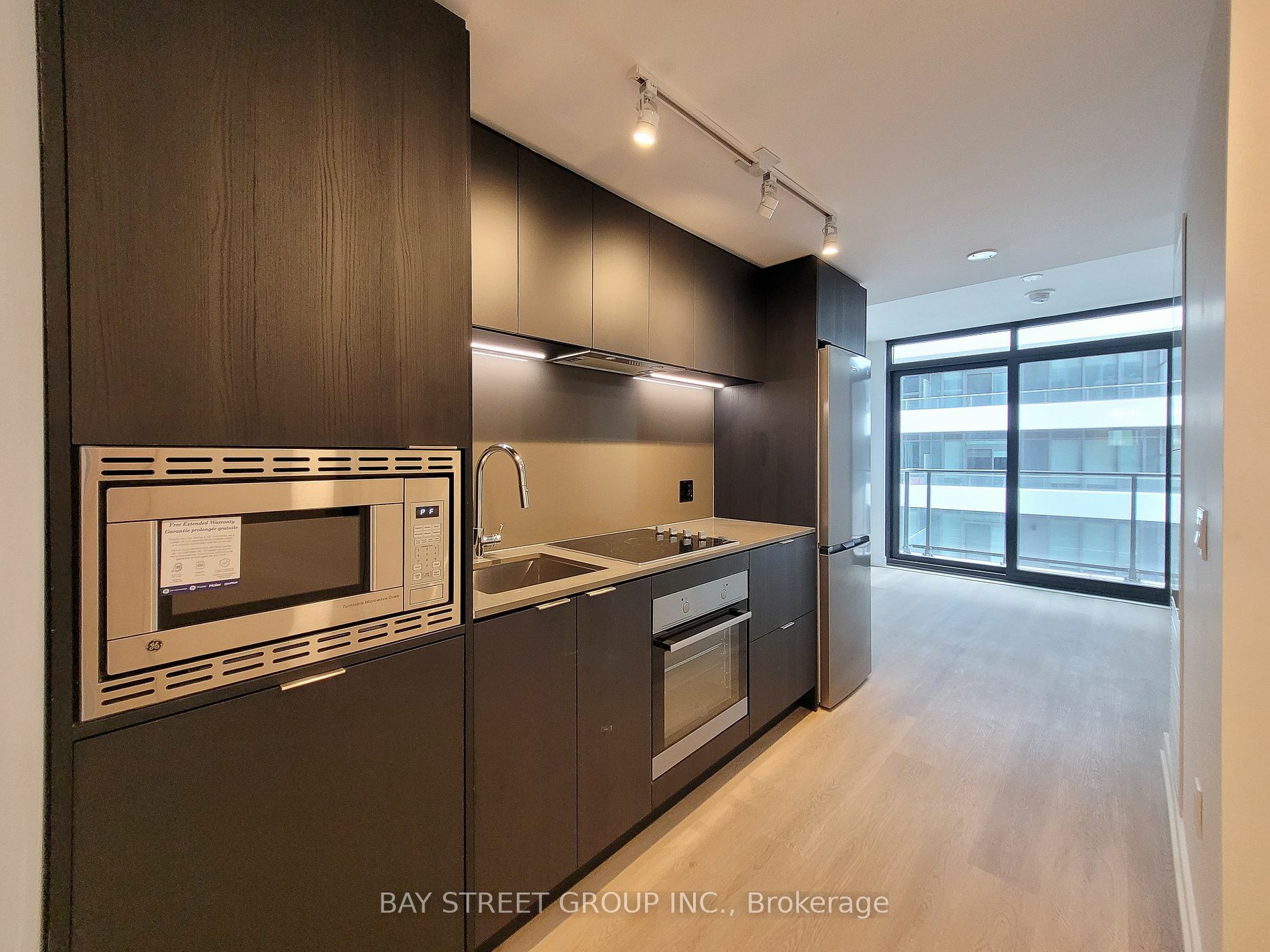 Property Photo:  1 Jarvis St 525  ON L8R 3J2 