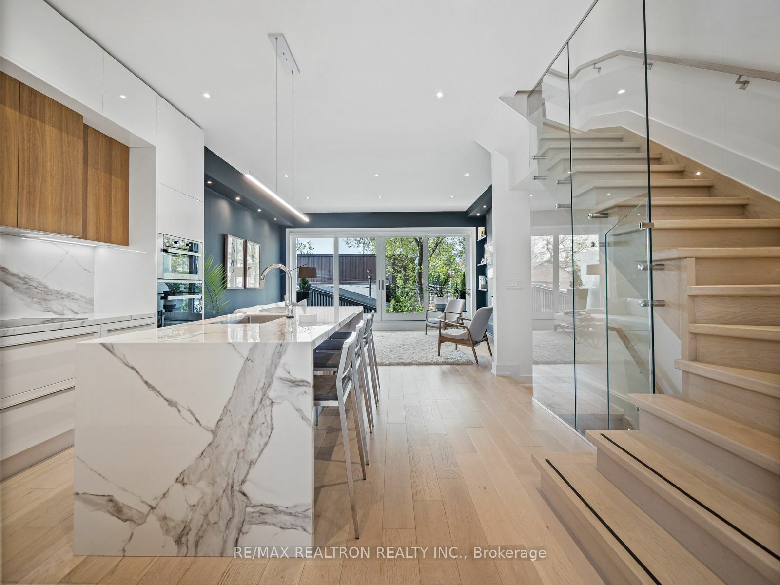 Property Photo:  360A Harbord St  ON M6G 1H7 