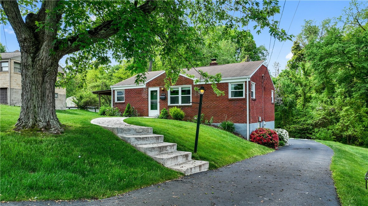 Property Photo:  2525 Sylvania Drive  PA 15102 