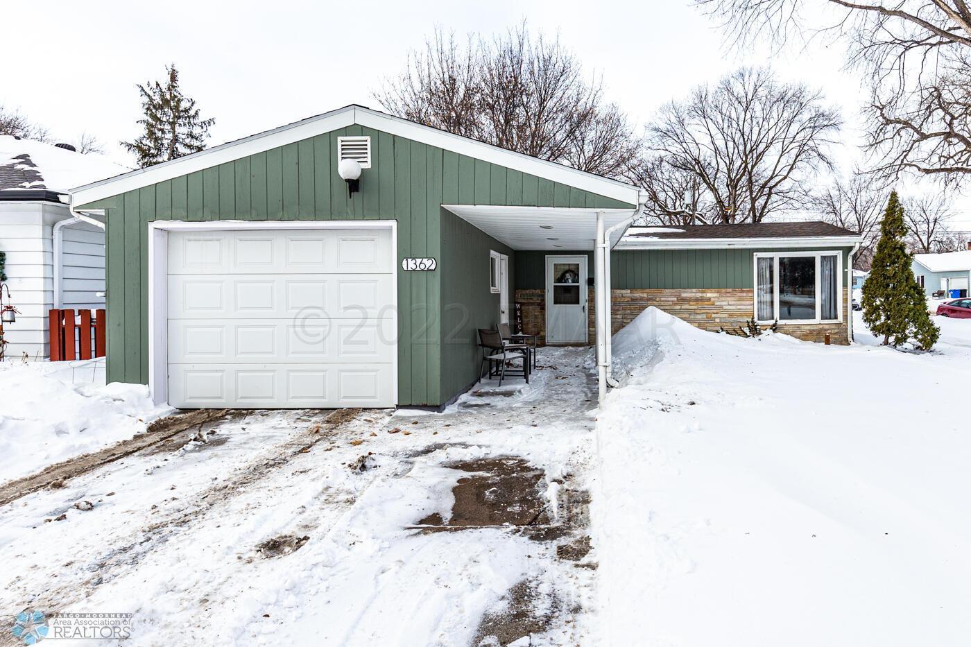 Property Photo: 1362 9 Street N ND 58102