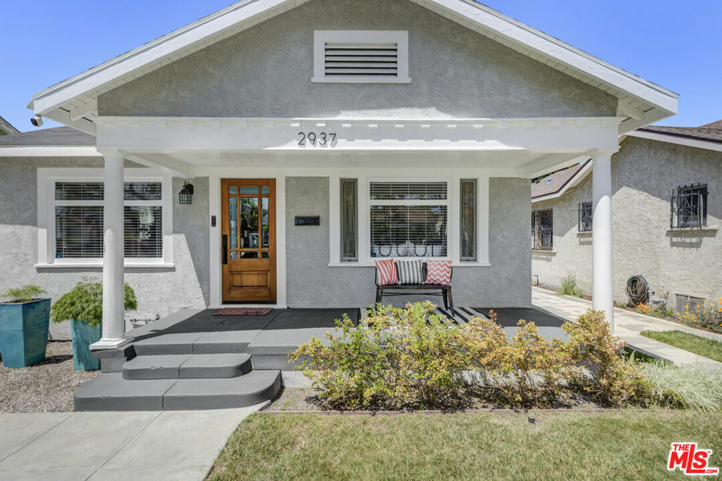 Property Photo:  2937 Edgehill Drive  CA 90018 