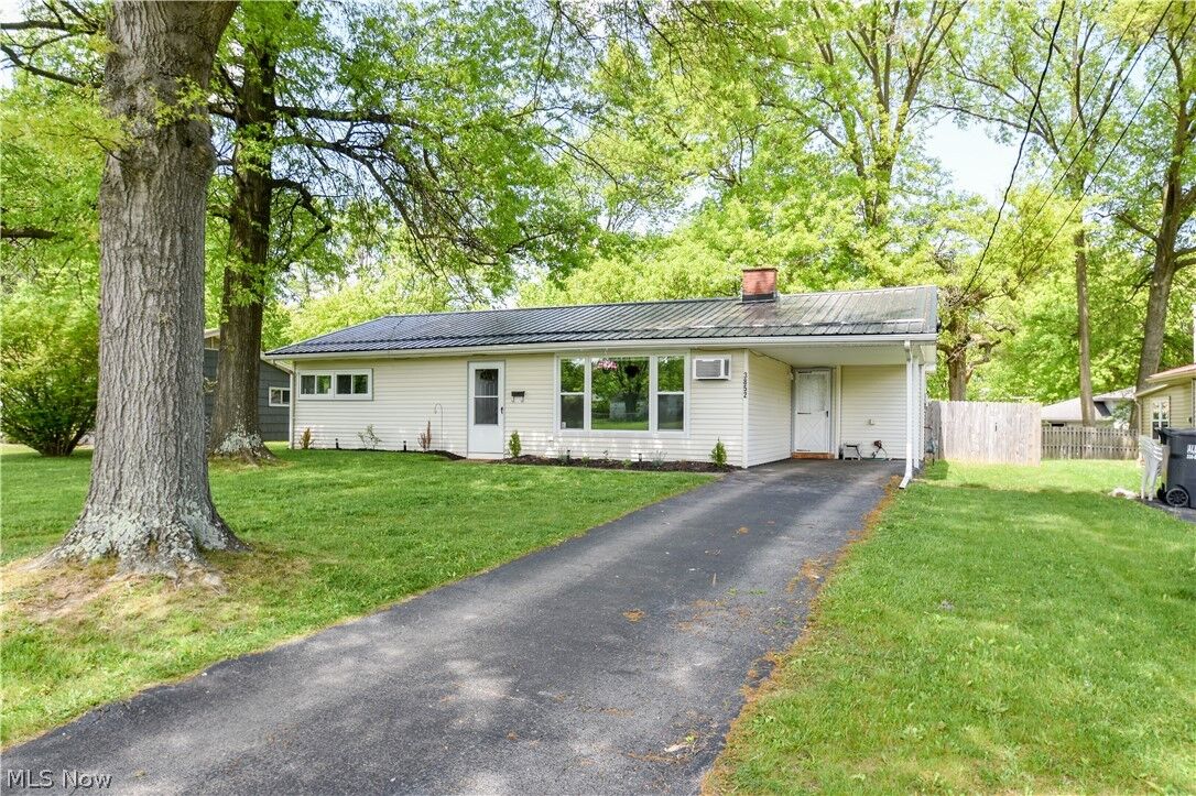 Property Photo: 3852 Ascot Court OH 44511