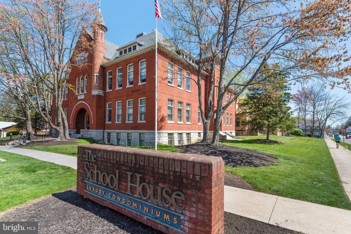 Property Photo: 133 W Locust Street 110 PA 17055