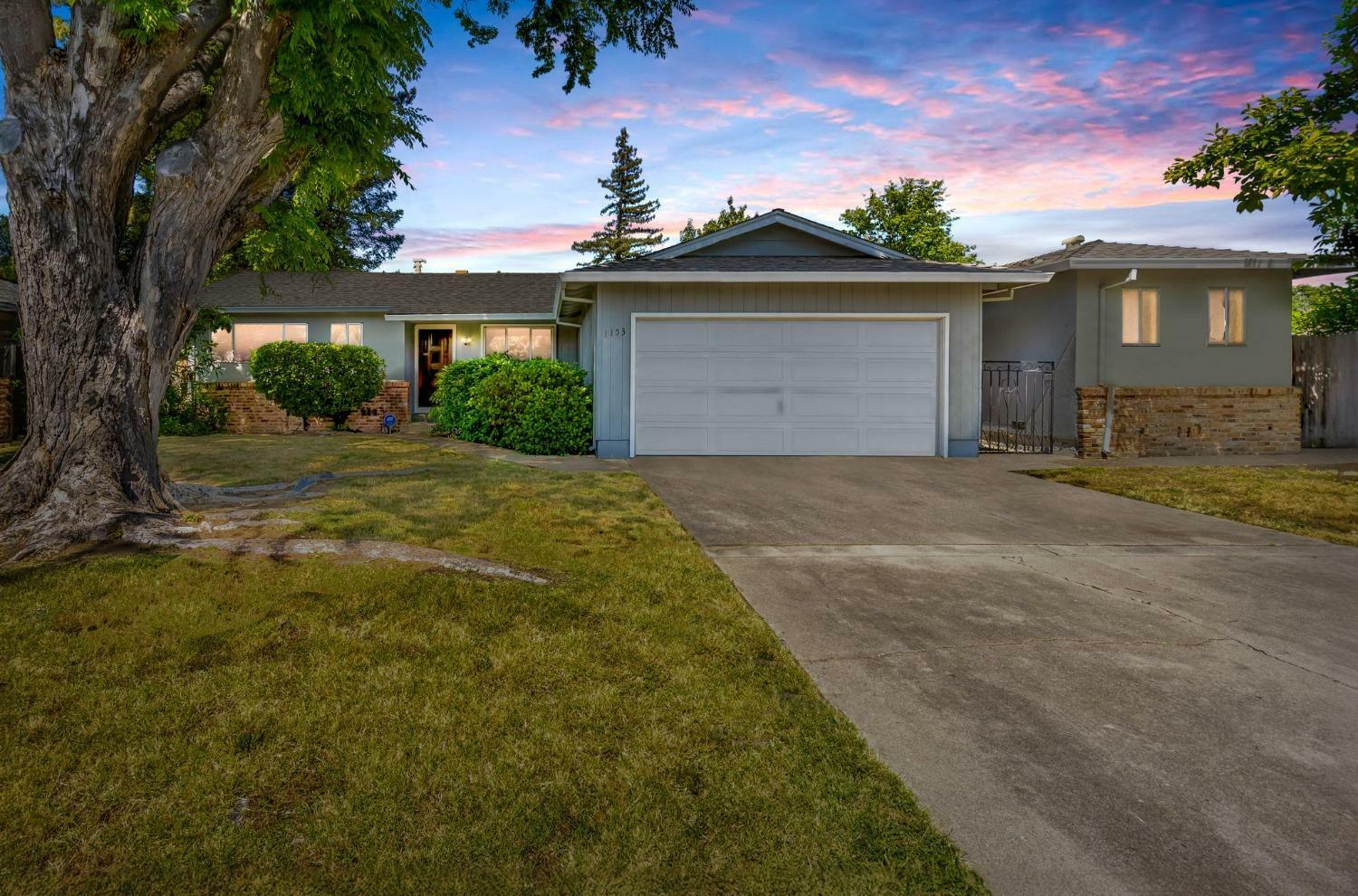 Property Photo:  1153 Theo Way  CA 95822 