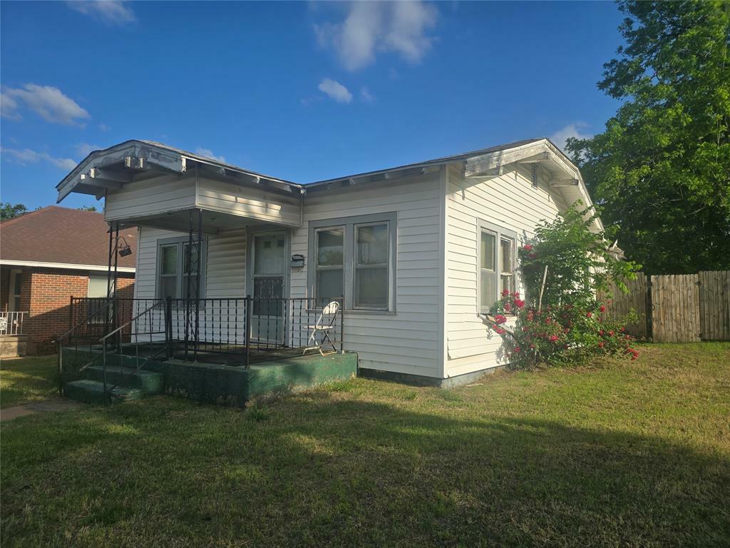 Property Photo:  1304 NE 16th Street  OK 73117 