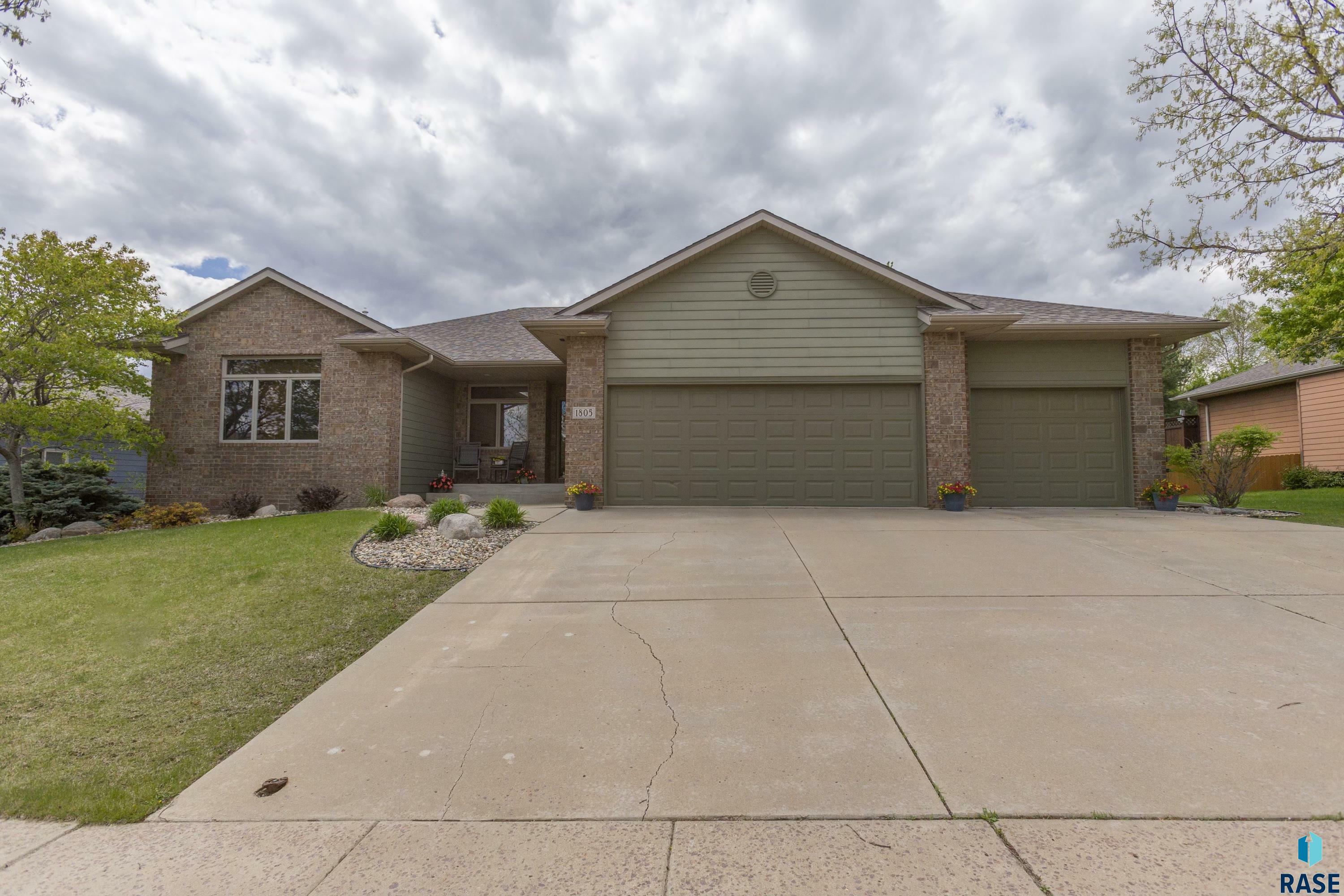 Property Photo:  1805 W Laquinta St  SD 57108 