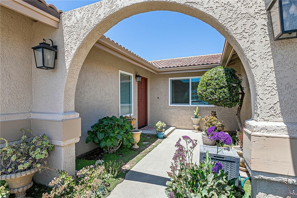 Property Photo:  541 Garnet Way  CA 93454 