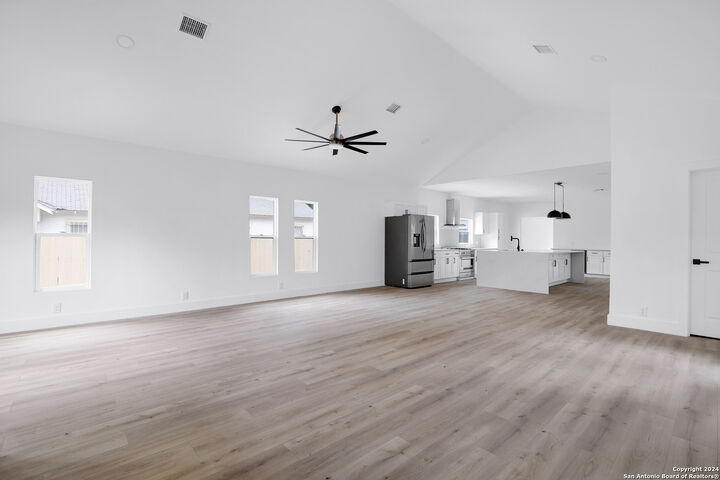 Property Photo:  323 E Lambert St  TX 78204 