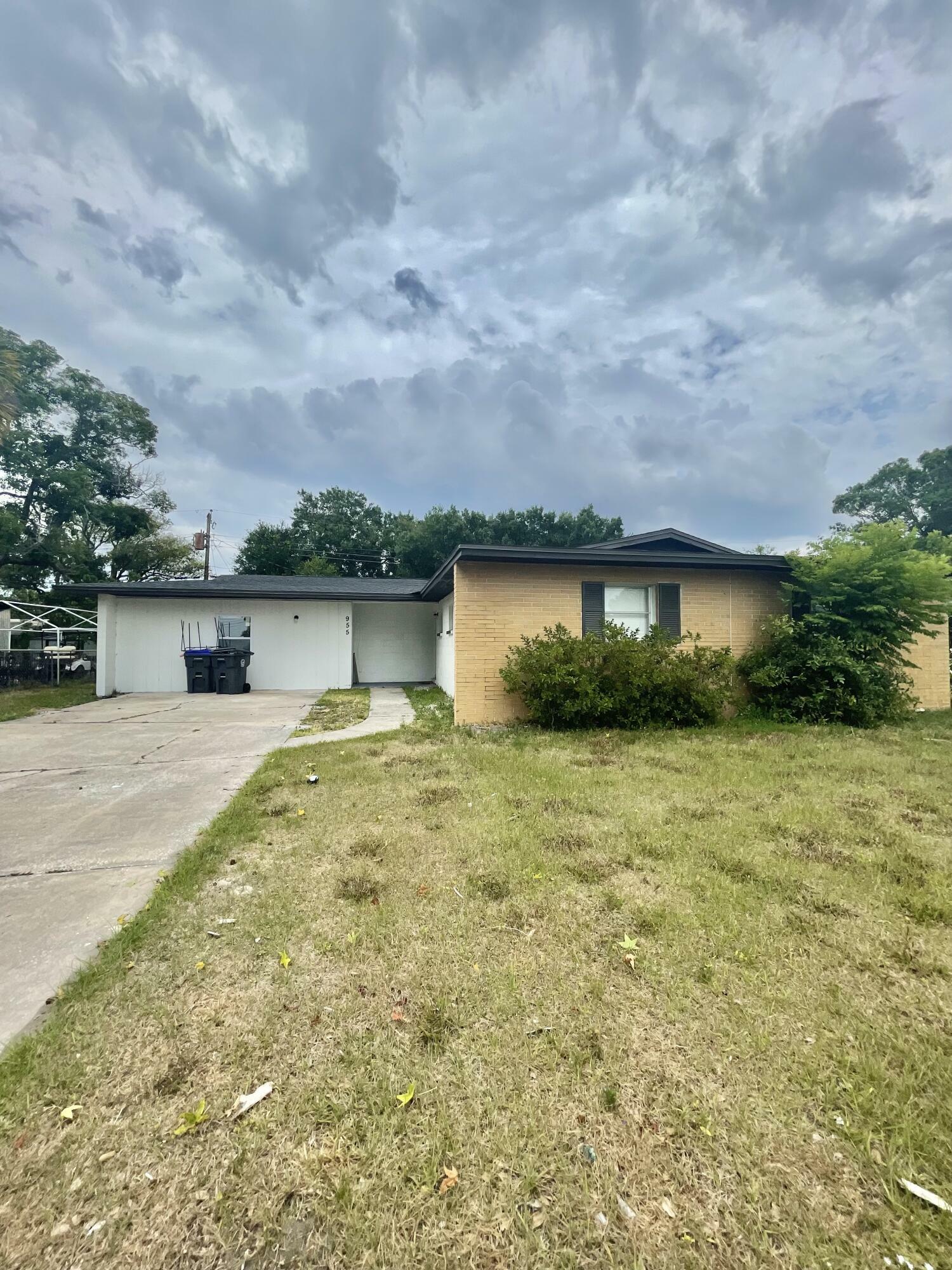 Property Photo:  965 Luna Terrace  FL 32796 