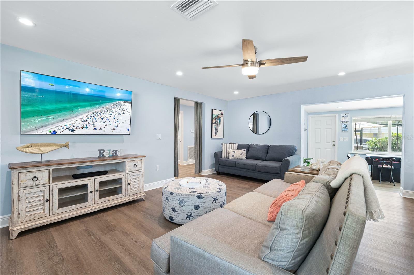 Property Photo: 5900 Driftwood Avenue FL 34231