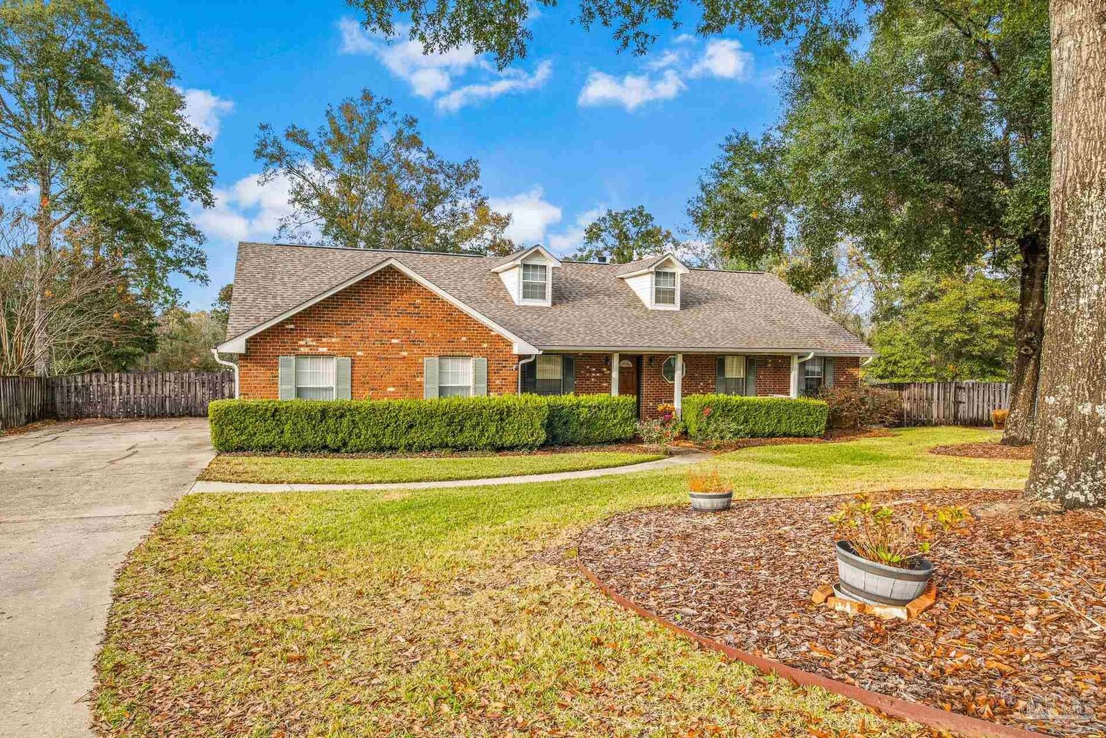 Property Photo:  532 Derry Dr  FL 32533 