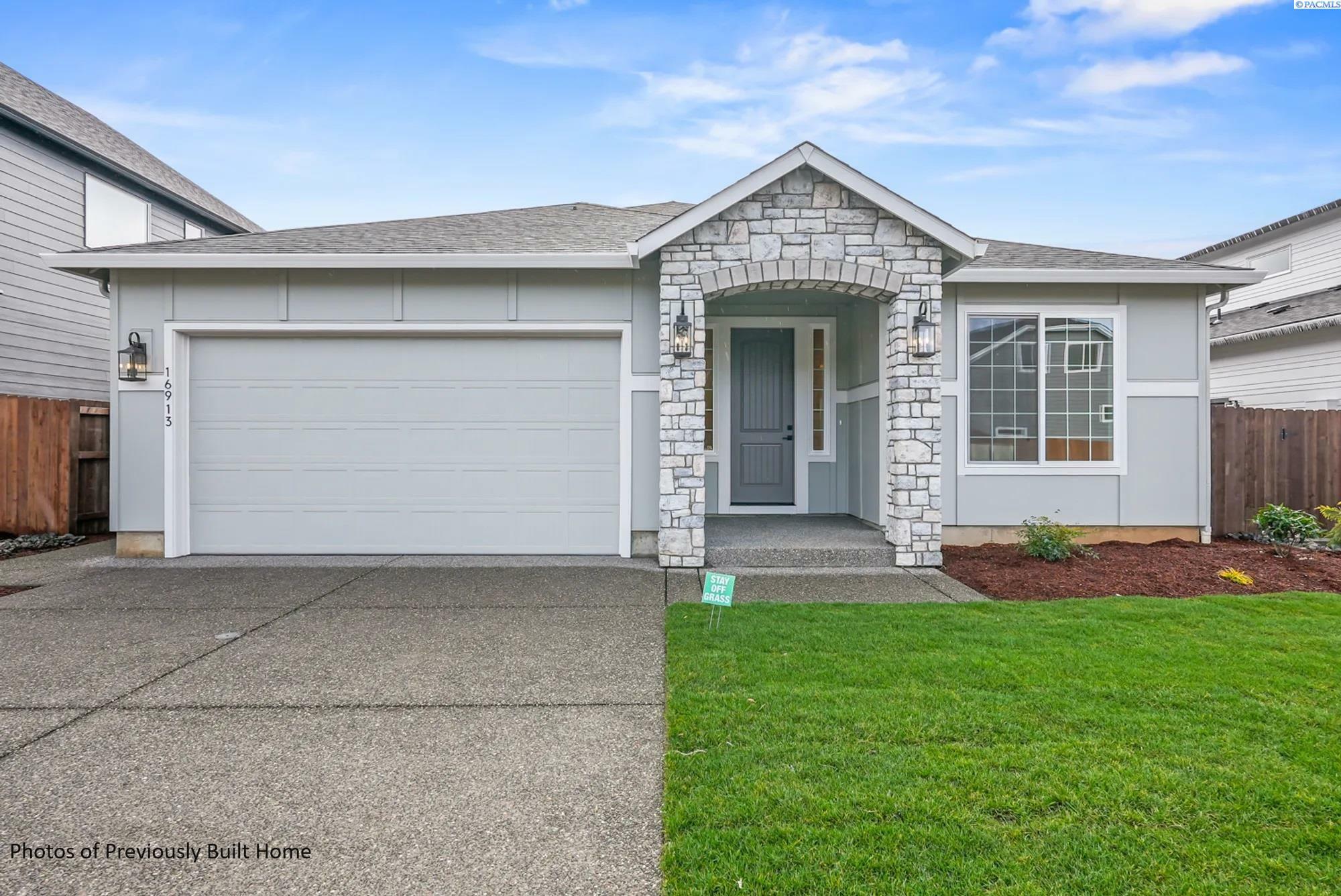 Property Photo:  2988 Tarragon Ave  WA 99352 