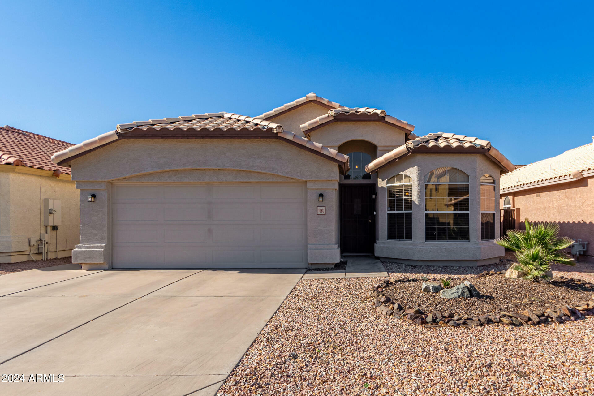 Property Photo: 1080 W Myrna Lane AZ 85284