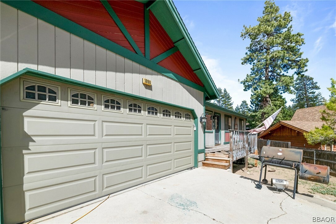 Property Photo:  1088 Snow Ridge Road  CA 92314 