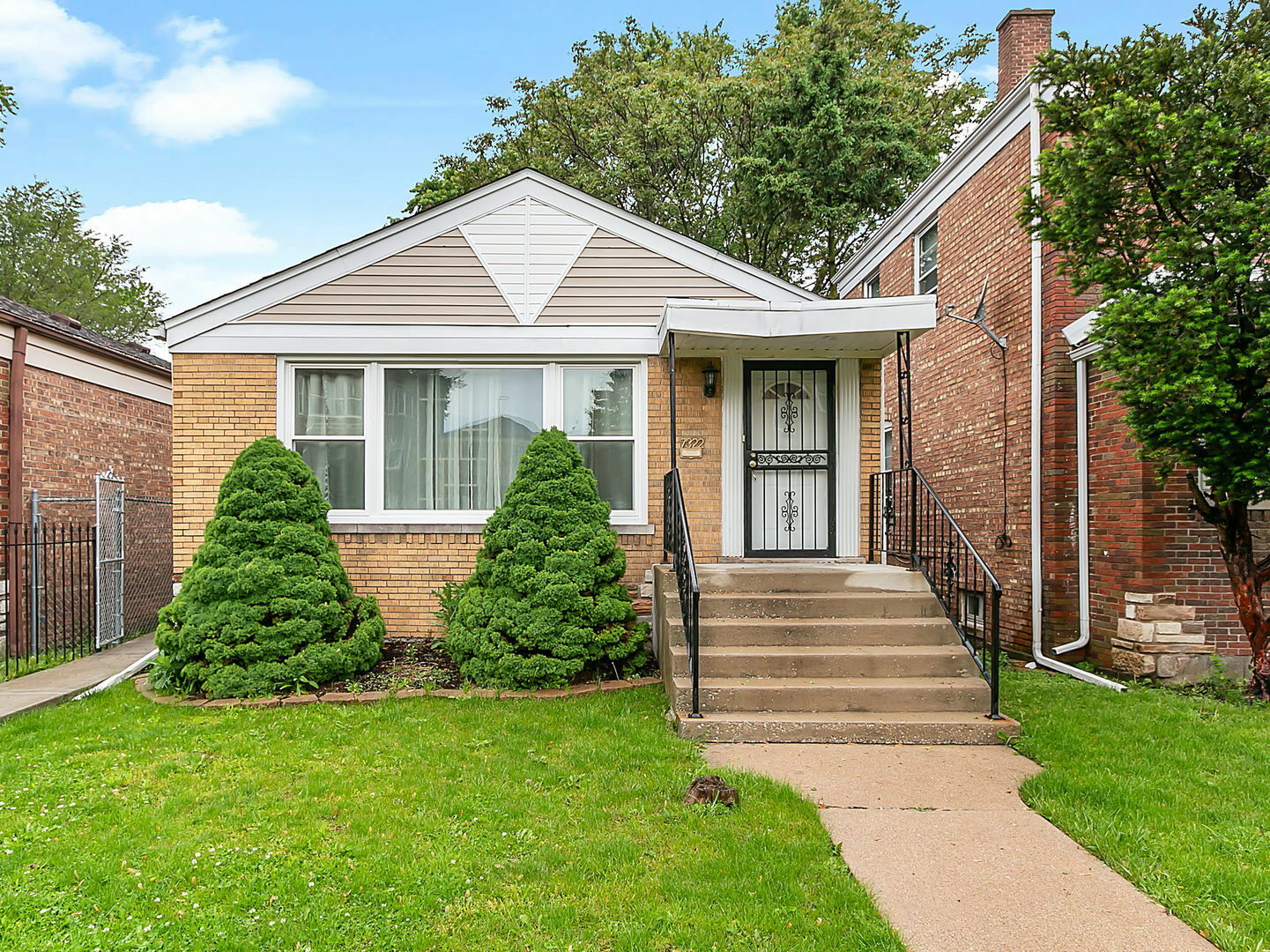 Property Photo:  7322 S Rockwell Street  IL 60629 