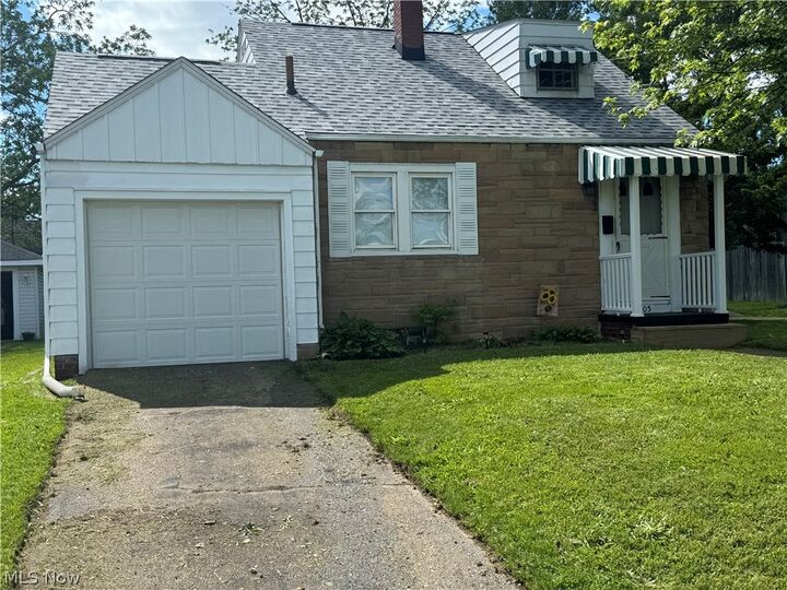2605 Kirby Avenue NE  Canton OH 44705 photo