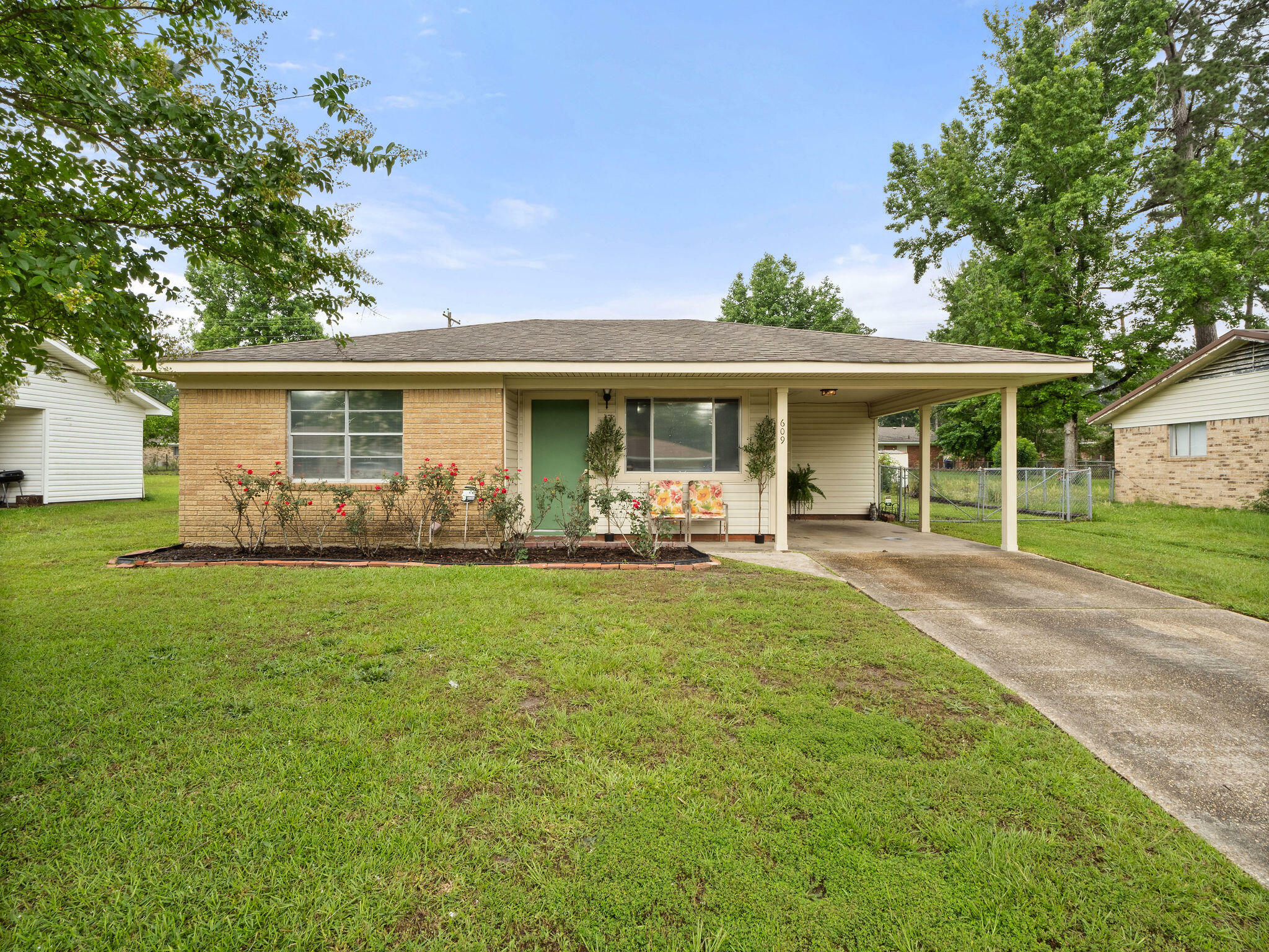 609 Magnolia St  New Llano LA 71461 photo