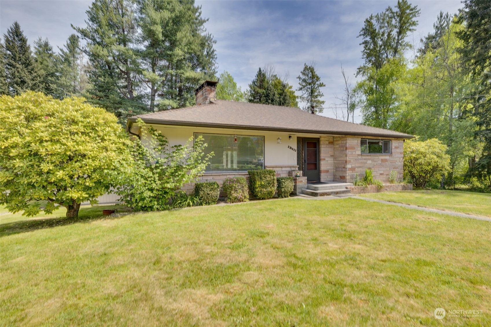 Property Photo: 13411 Manor Way WA 98087