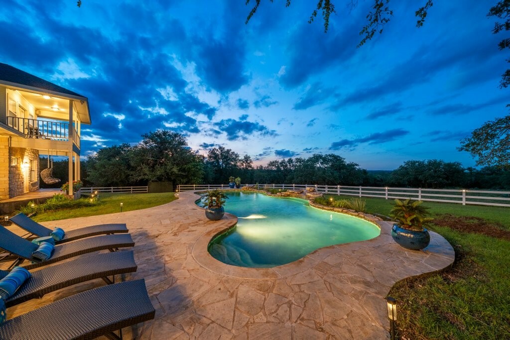 Property Photo:  2800 Great Oaks Drive  TX 78666 