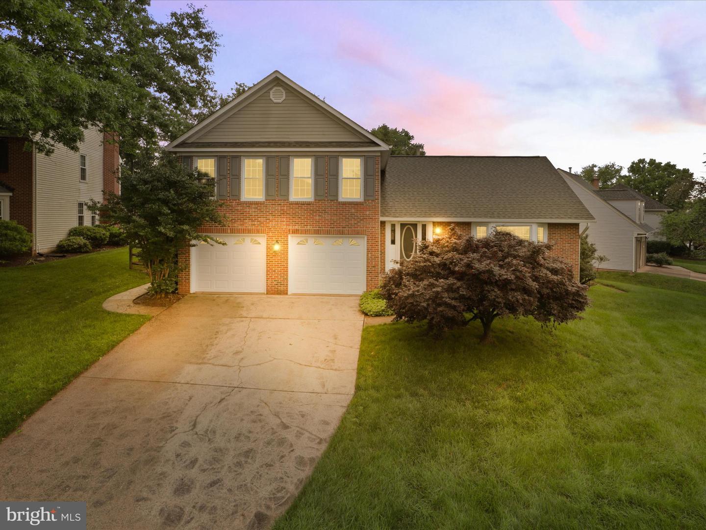 Property Photo: 5200 Honeysuckle Court VA 20120