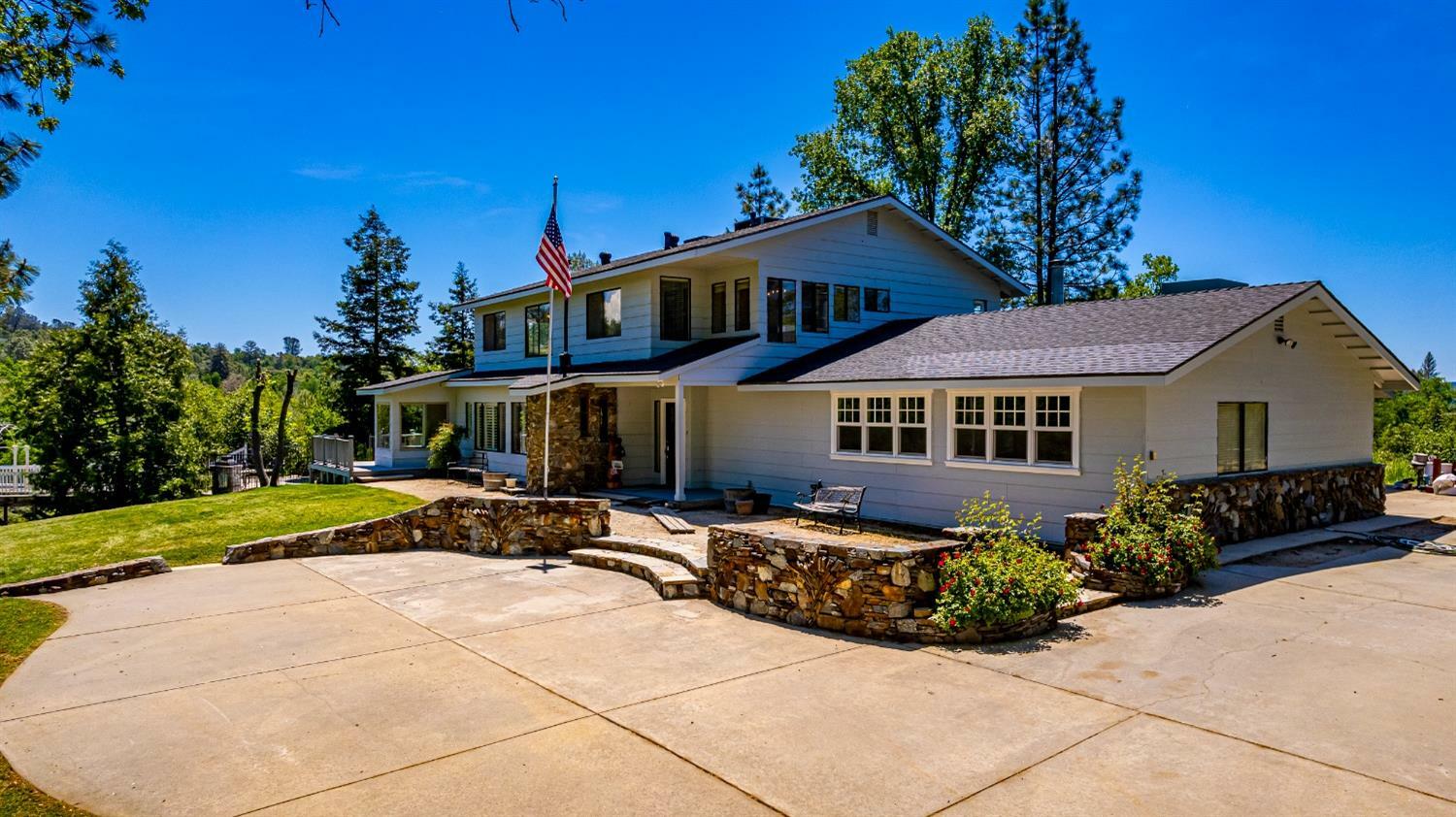 Property Photo: 55010 Kowana Lane CA 93643