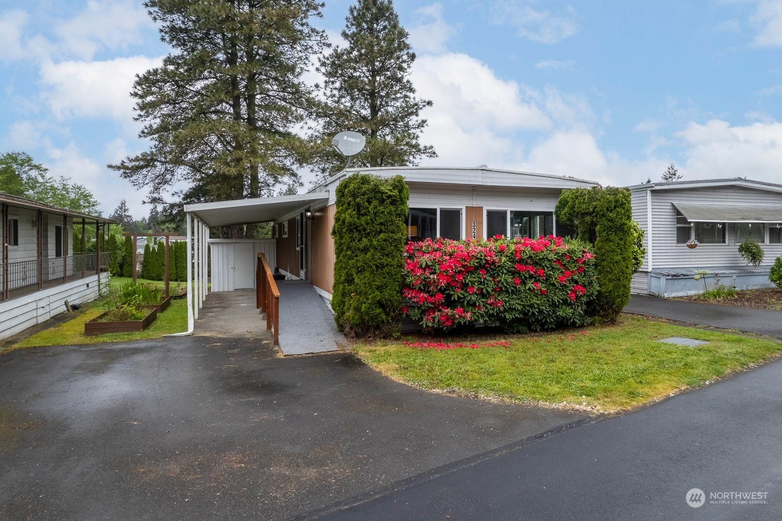 Property Photo: 2101 S 324th Street 324 WA 98003