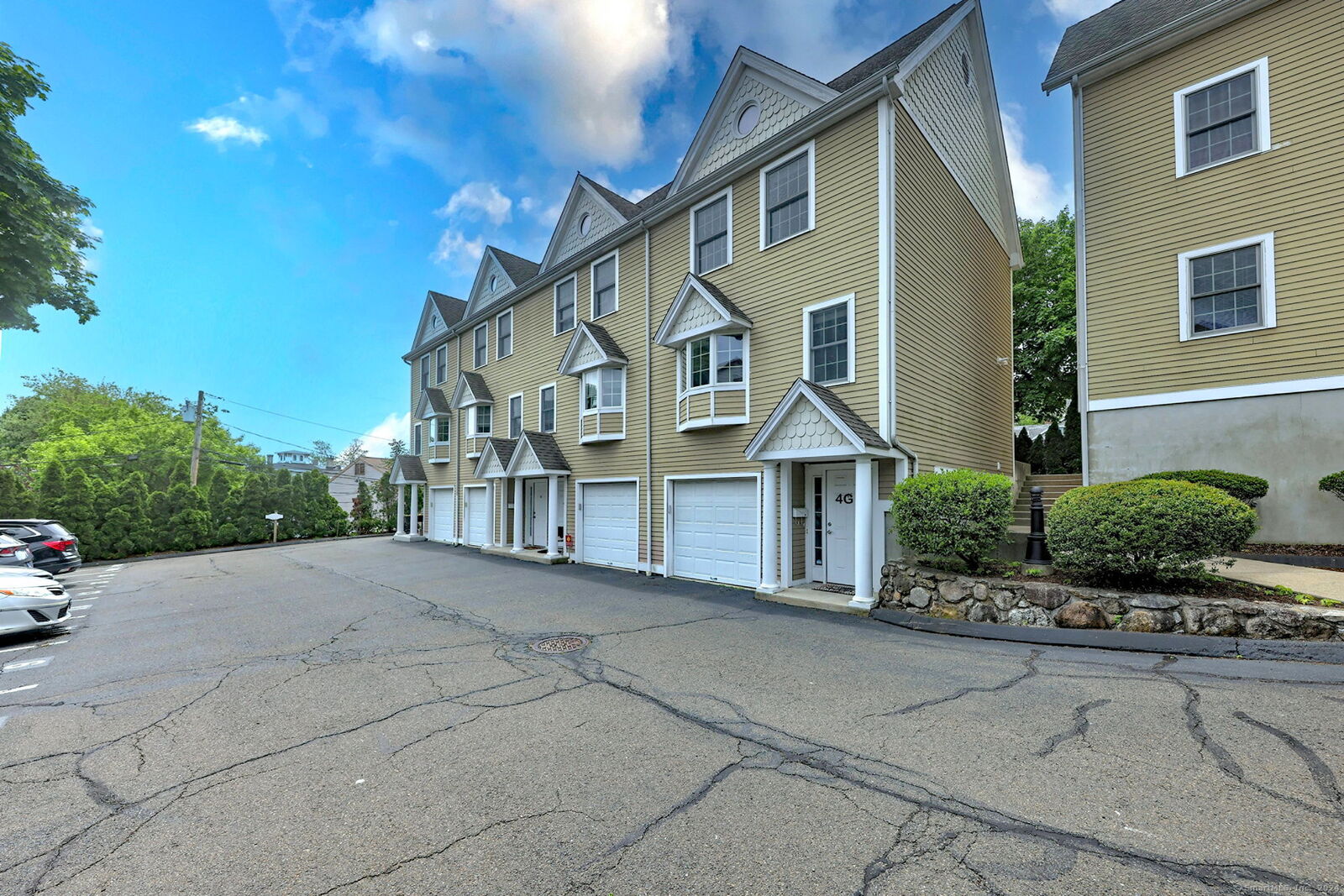 Property Photo: 16 Hillside Place Apt G4 CT 06854