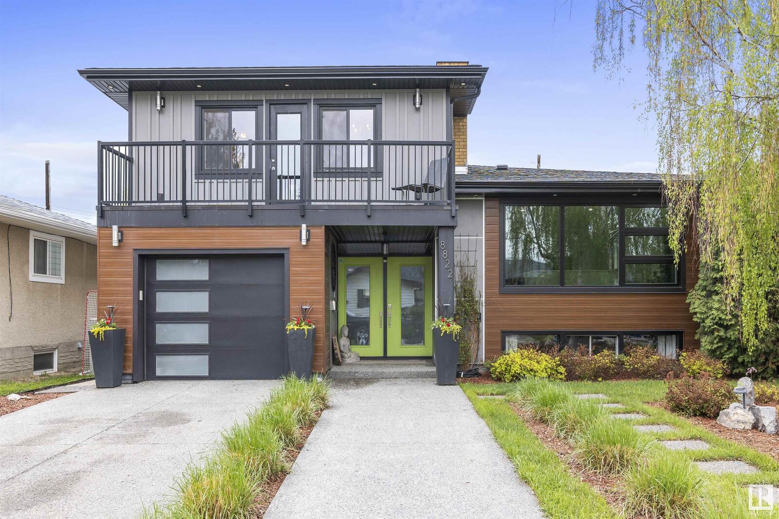 House for sale in Edmonton 8822 161 St NW, Edmonton, AB T5R 2L2