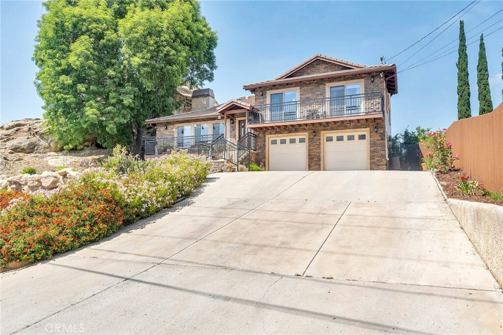 Property Photo:  956 Crown Hill Drive  CA 93063 